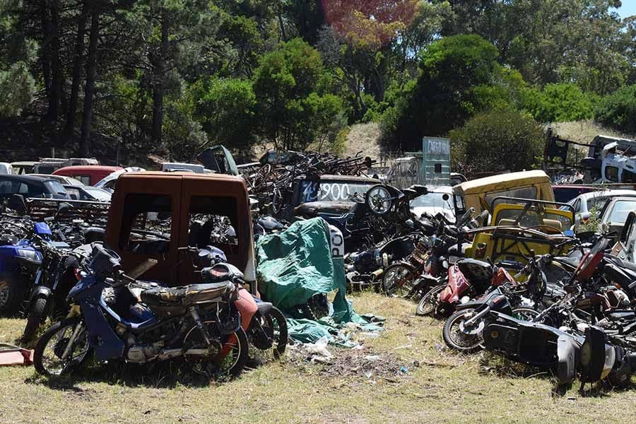 Proyectan erradicar los depósitos de autos en desuso