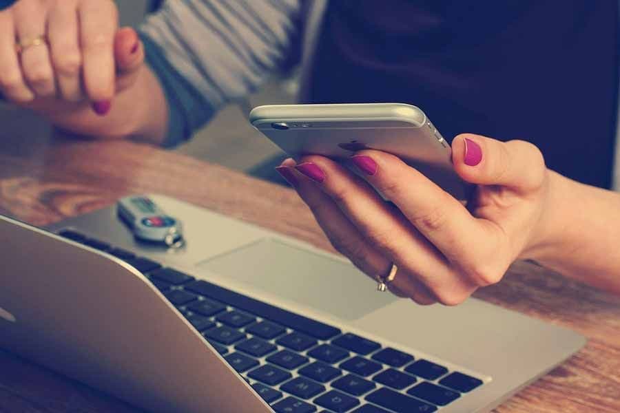 La conexión online como vía de escape