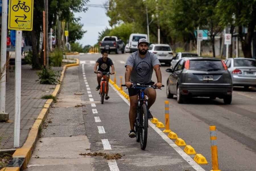 “La bicisenda es una buena idea mal aplicada”