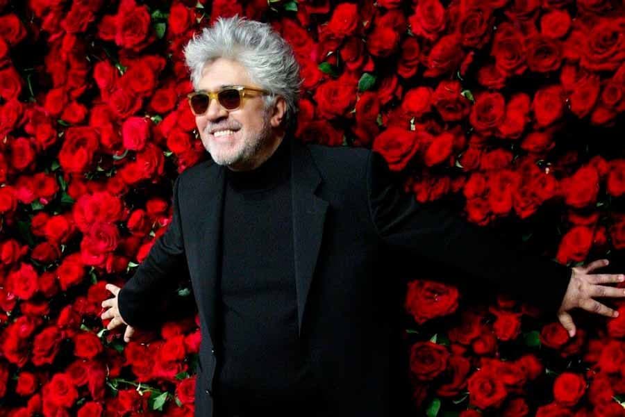 Pedro Almodóvar en la pantalla del Teatro de la Torre