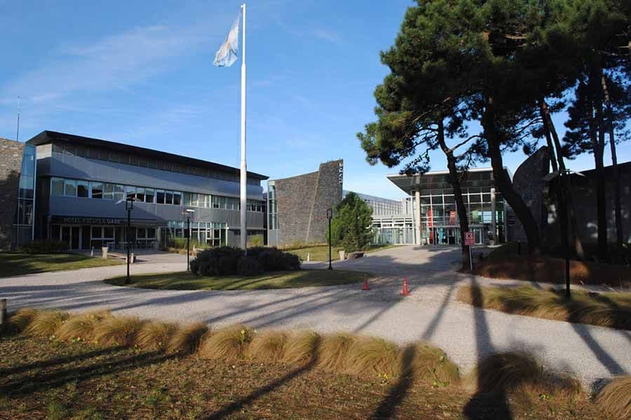 UADE Costa Argentina lanza un Programa de Capacitación Docente para colegios secundarios