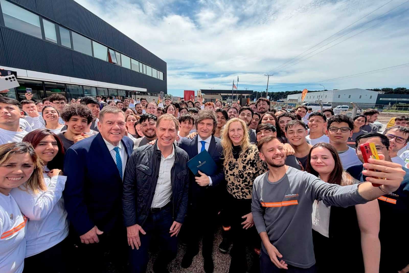Javier Milei pidió apoyo para sus candidatos en Mar del Plata junto a Karen Reichardt y Diego Santilli