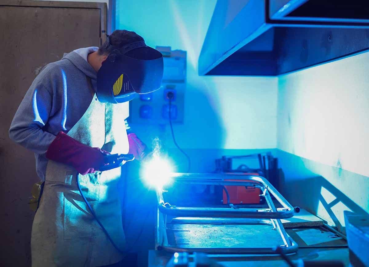 Alumnos de la Escuela Técnica construyen sillas de traslado