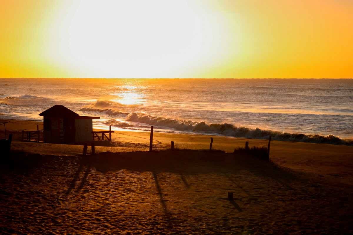 Finde largo en Pinamar: diagnóstico tibio y preocupación en el sector turístico
