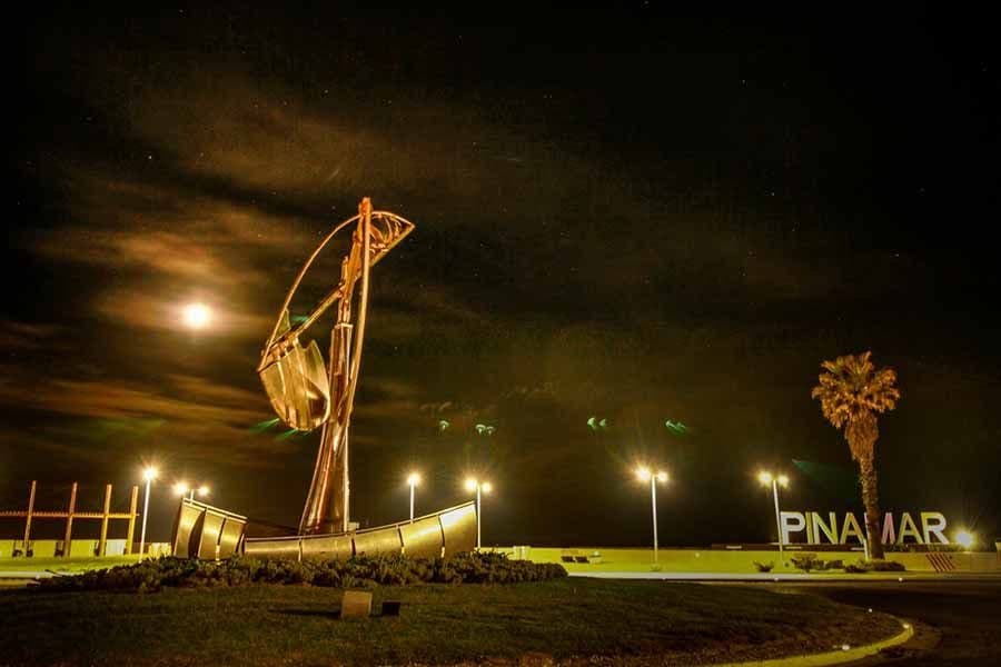 La obra de “Pájaro” Gómez vuelve a brillar frente al mar