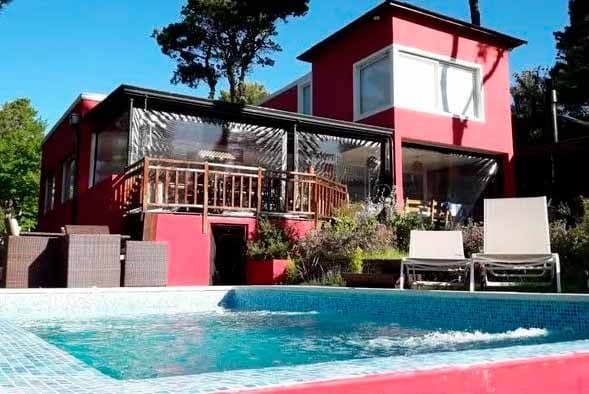721 cheques sin fondos por $ 17 millones: el oscuro historial del acusado de usurpar la casa de Cariló