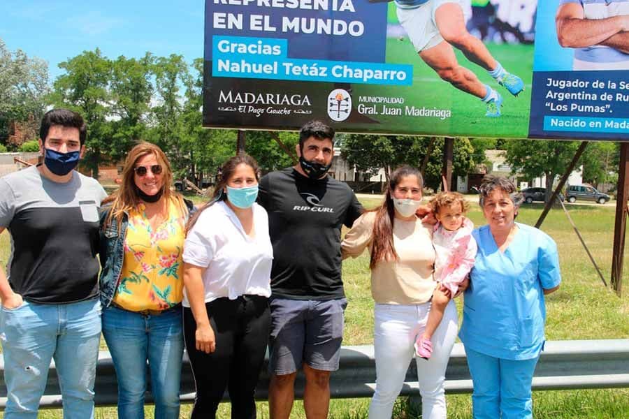 Descubrieron el cartel de ingreso a la ciudad que tiene como figura a Nahuel Tetáz Chaparro