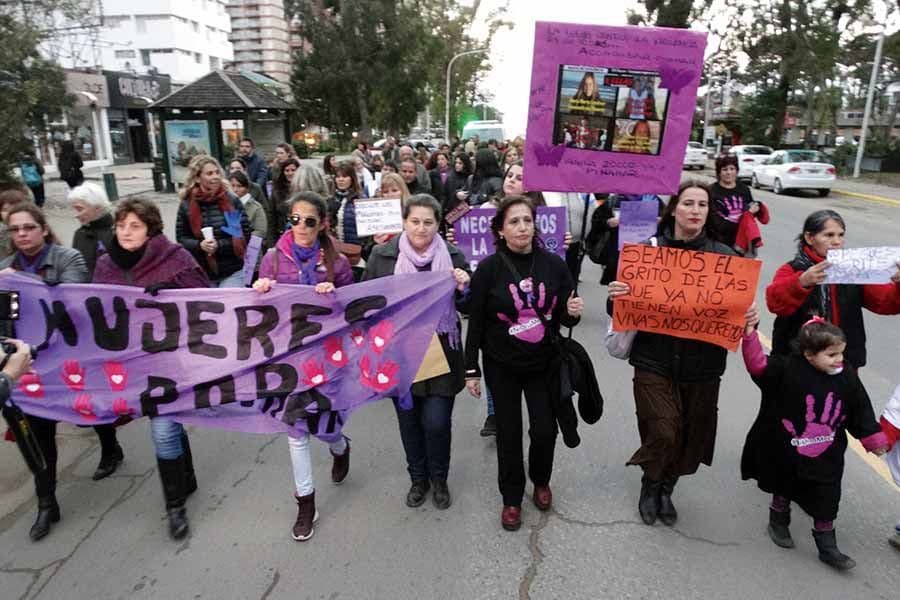 La mujer pinamarense volvió a marchar