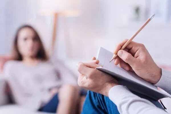 Revelan que hay psicólogos que ejercen la profesión sin un título