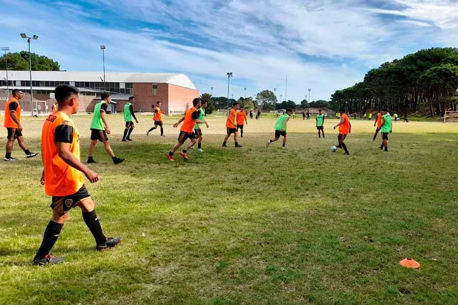 Fútbol: la lluvia demoró dos fines de semana la fecha 6