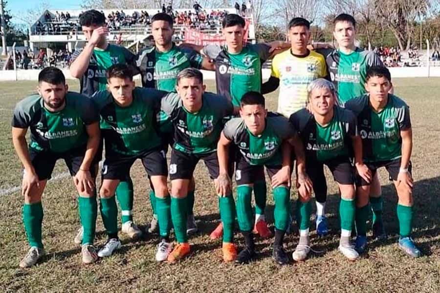 Fútbol: el verdinegro de Valeria del Mar puntero
