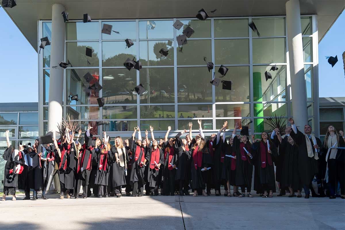 Ya son casi 600 los graduados en UADE Costa Argentina