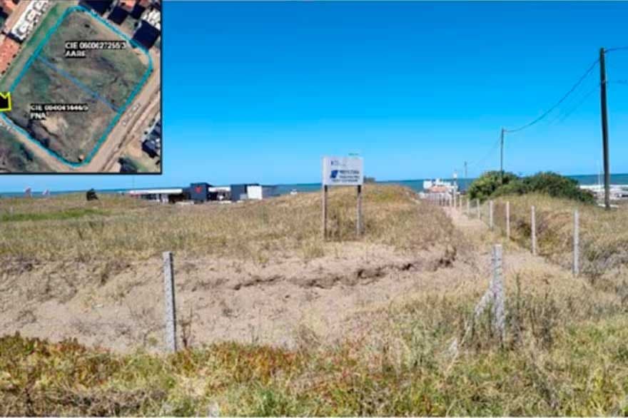 El Gobierno subasta un terreno frente al mar