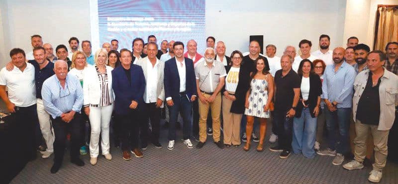 Scioli encabezó una cumbre turística en Pinamar y recorrió el aeropuerto regional de Villa Gesell