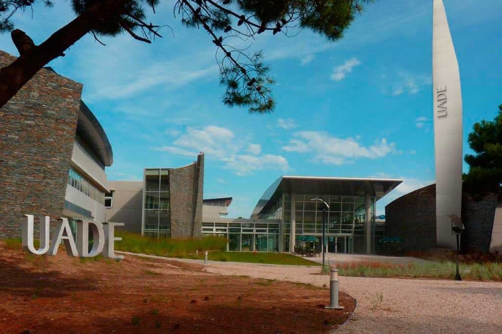 Abrió la inscripción a las Becas UADE 2026 para estudiantes de Pinamar