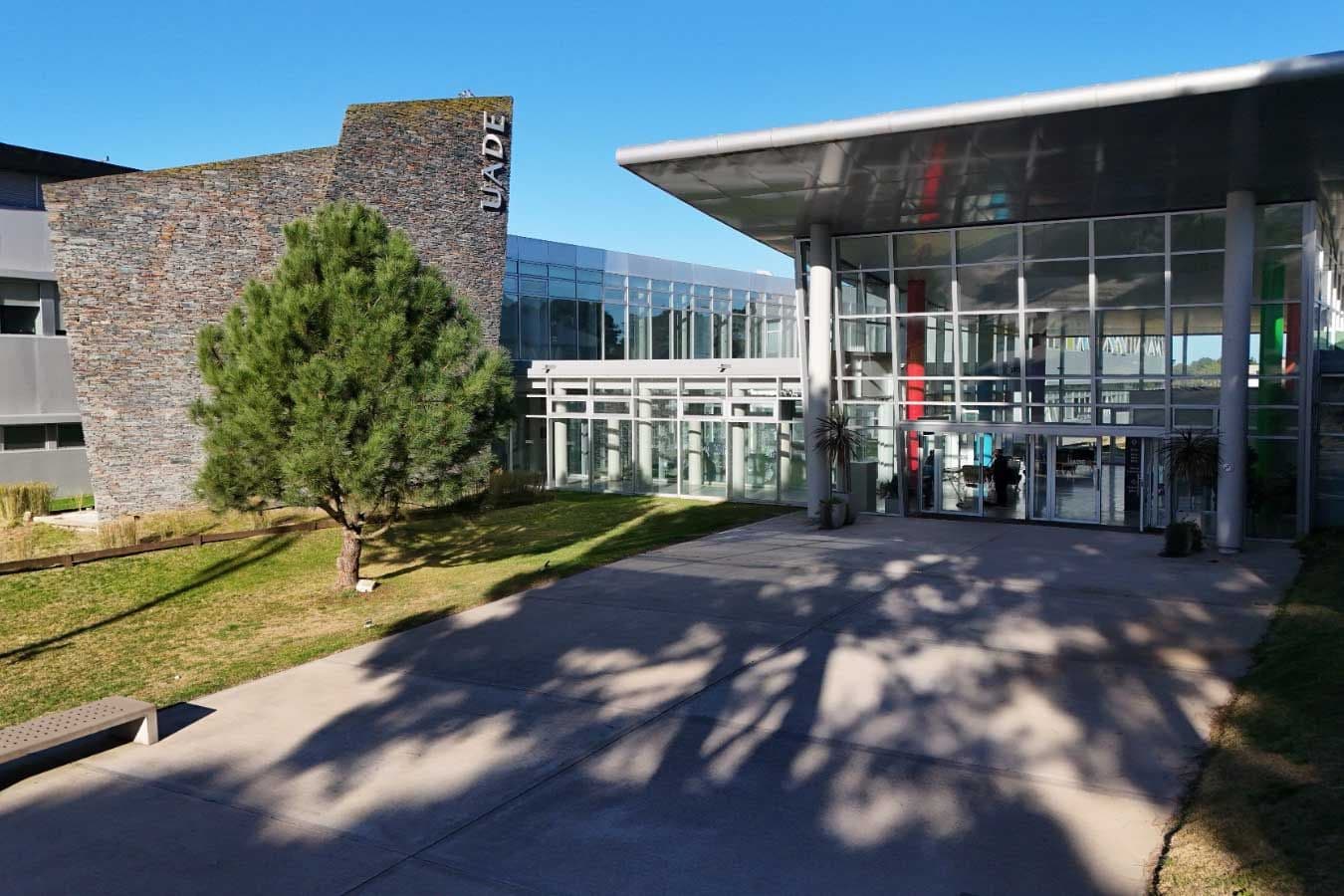 UADE lanzó las “Becas Impulso País” para promover el talento en áreas estratégicas del desarrollo argentino