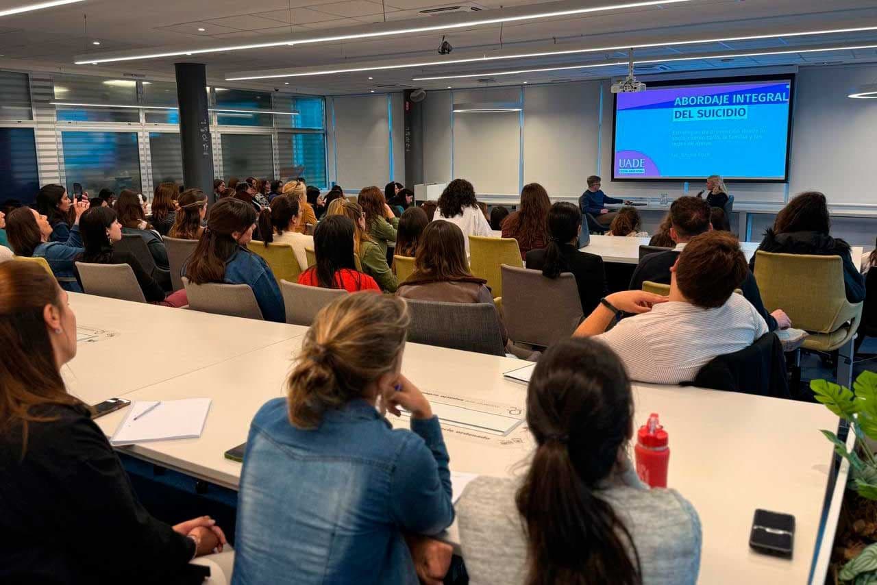 Charla sobre Prevención del Suicidio en la sede Costa de la UADE